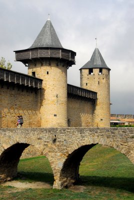 Tour des Casernes, Tour du Major, Chteau Comtal