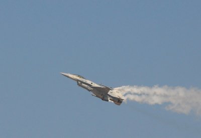 UAE Air Force F-16 demonstration at the Dubai Airshow 2007