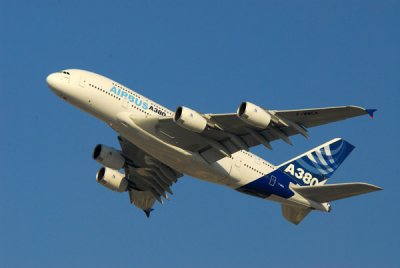 Airbus A380 demonstration, F-WWEA, Dubai Airshow 2007