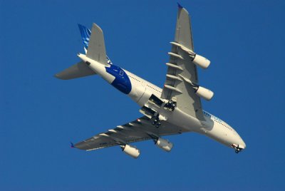 Airbus A380, gear extension, Dubai Airshow 2007