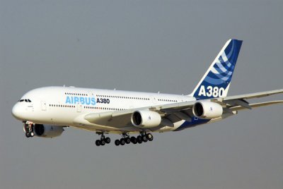 Airbus A380 F-WWAA on final approach, Dubai Airshow 2007