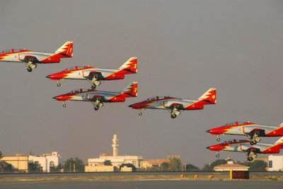Spain’s Patrulla Aguila landing after their performance, Dubai Airshow 2007