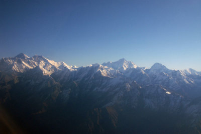 View from Mt Everest and Lhotse (left) to Makalu 8463m/27,766ft (center, fifth tallest) Chamlang (right)