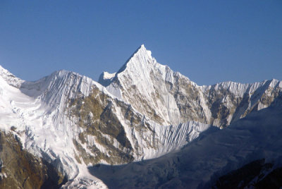 Angole (6941m) (27 51 28N/86 33 20E) Nepal Himalaya