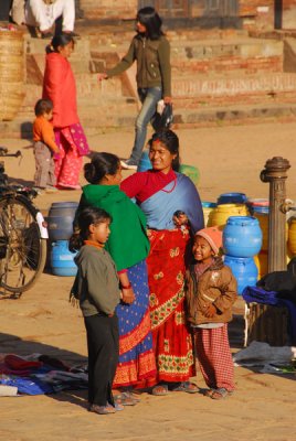 Women and children at the morning market, Taumadhi Tole, Bhaktaur