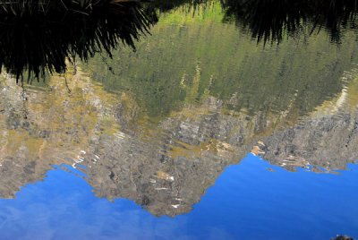 Reflextion of Mount Elginton in Mirror Lakes