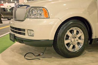 electric lincoln SUV? (just plug 'er in)