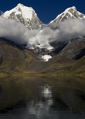 Lago Carhuacocha Jirishanca 6094 m & Yerupaja Chico 6121 m