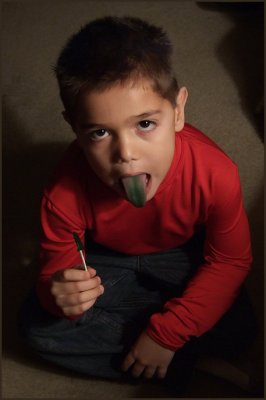 Christmas sucker = green tongue