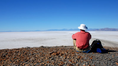 On the summit, looking at the vehicles far away on the salt flats