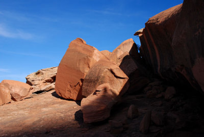 The route behind: bedrock and boulders