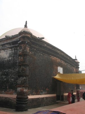 sideview of Khan Jahan Ali mausoleum