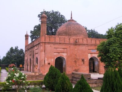 Shah Neyamotullah mausoleum