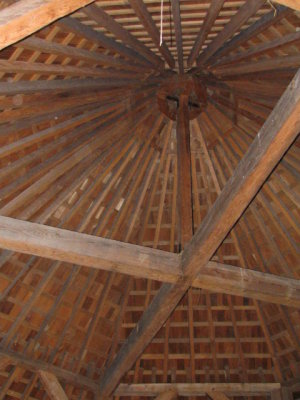 GW treadingbarn roof construction.jpg