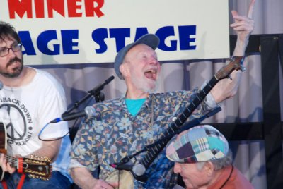Pete_Seeger_levels_correcti.jpg
