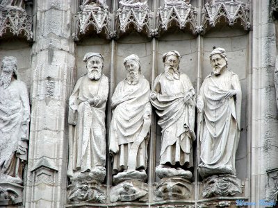 Rouen Cathedral Statuets 2.jpg