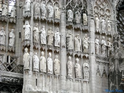 Rouen Cathedral Statuets.jpg