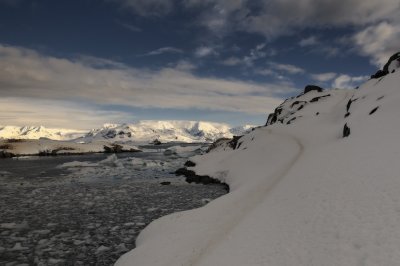 Antarctica 0206 Useful Islands.jpg