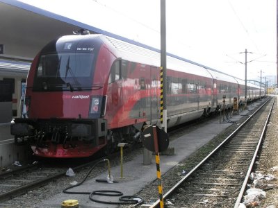 double Railjet - coupled together in Salzburg
