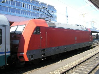 plain boring 101-class loco heading the Italy-bound Eurocity