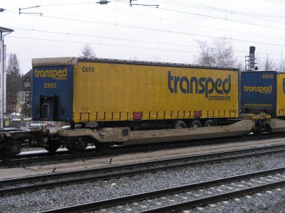 articulated two-unit trailer car