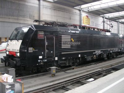 189-class loco just in from Italy