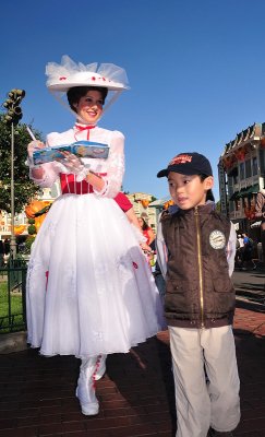 HHB091030_Strolling with Mary Poppins.jpg