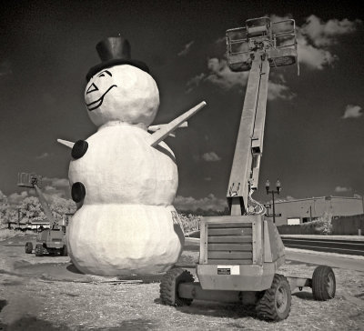 Snowman and Lifts 0059.jpg