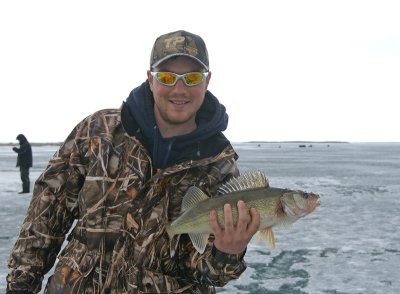  Walleye 4492 Manitoba Lake Ice Fishing