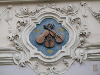 Three Violins emblem on a house