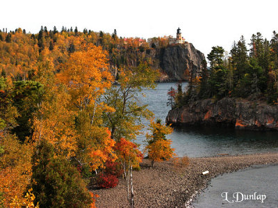 25.21 - Split Rock Lighthouse And Island, Clifftop View, Autumn
