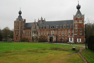 More of a big house than a castle, no fortifications.