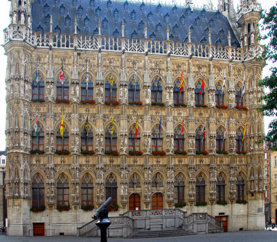 Some say; as a Gothic Town Hall, there is no finer example in Europe.