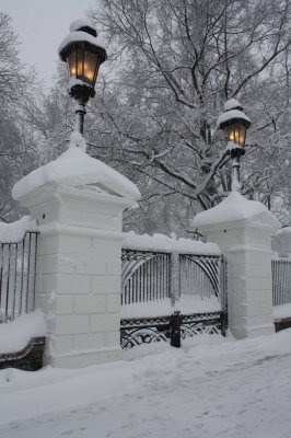 Gates to the White House (2/7)