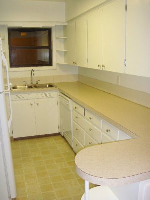  Bright Kitchen with updated appliances