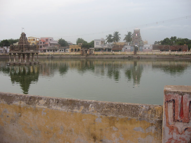 15-The sprAwling ThriukkuLam -water with reflections.jpg