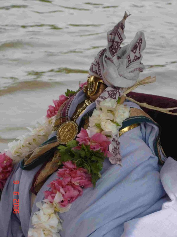 thamraparNi thadE (recall srimath bhagawathaslokam on azhwars advent at this river bank)