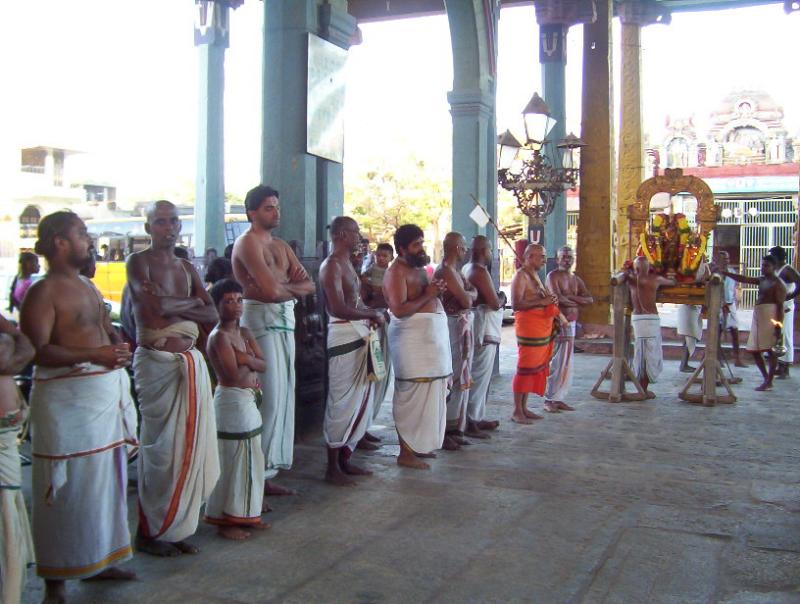 Sri Devi , Bhoo Devi Sametha Adhikeshava Perumal and the Prabandha Goshti