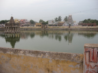 15-The sprAwling ThriukkuLam -water with reflections.jpg