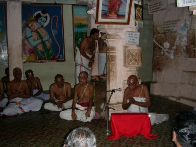 05-Srivilliputhur kannan swami giving lecture.jpg