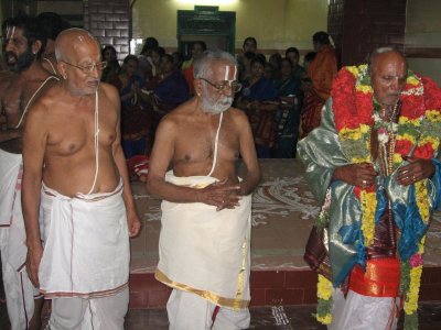 09-with Sri Parthasarathy sannidhi adhyapakas Sri Ramanujam svami, Sri Srinivasa Raghavan svami and Sri Varadanarayanan svami