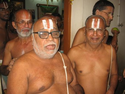 16-Sri Rangarajan svami Sri Vijayaraghavan svami and Sri Kannamani svami in a happy mood.jpg
