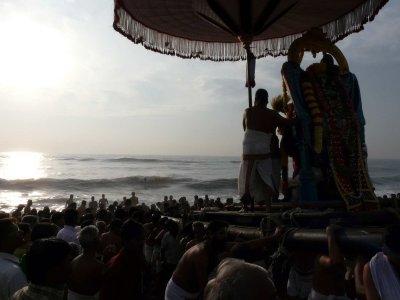 Parthasarathi retreats after touching the Samudram.jpg