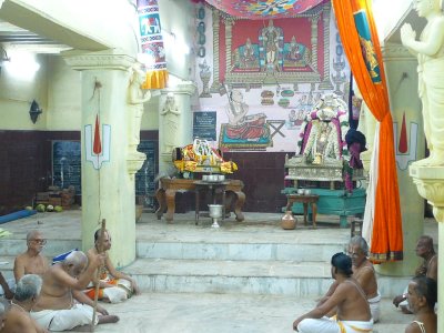 Thiruvaimozhi Nootrandhadhi Goshti with Thirukovalur Jeeyar Swami.JPG