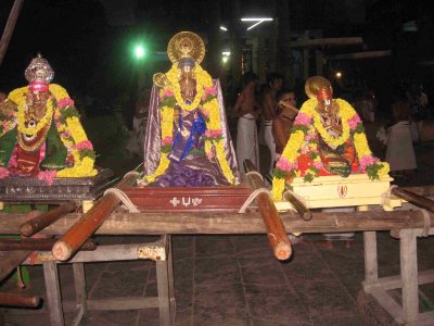 Basyakarar, The Fanning glory and Sri YAmunAchAryar.jpg