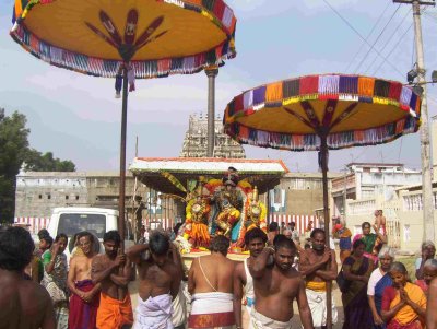 Sri Ragavan purappadu to Vahana Mandapam.jpg