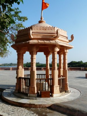 23-Place (near bAlkA theerth) where samskAram were performed by Arjuna after Sri Krishnas ascent to paramapada1.JPG