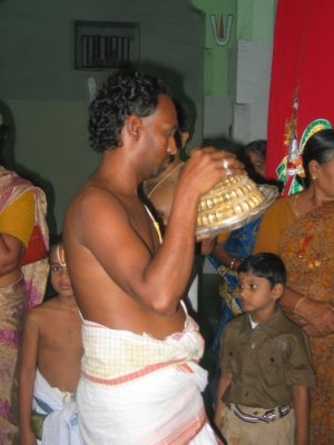 Sri satari mariyadai to Acharyan.JPG