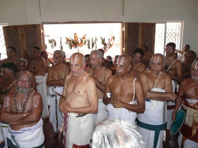 24-Sri U.Ve. M.A.Lakshmitatachar swamy and Sri u.Ve. Gomatam sampath kumarachar swamy.JPG