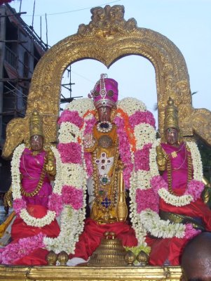 Vijayaragavan Veethi Purappadu3.jpg